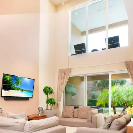 Luxury Home Near Disney Hot Tub, Bbq, Wifi